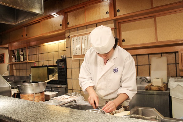 Tsunahachi: chef working