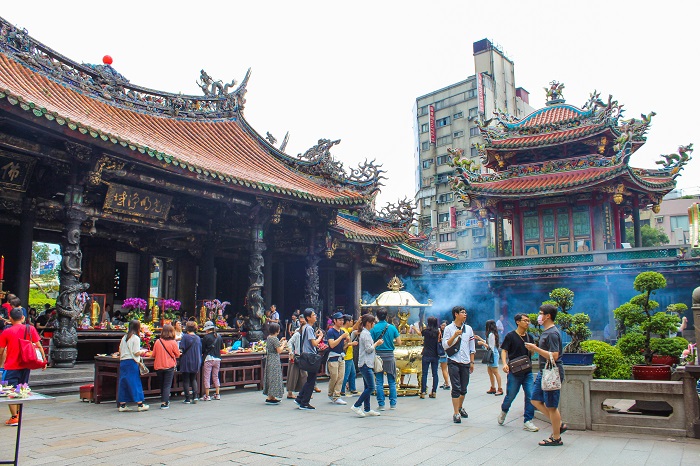 Longshan Temple Court
